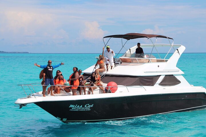 Brown Big Yacht 48ft Rental up to 15 Pax
