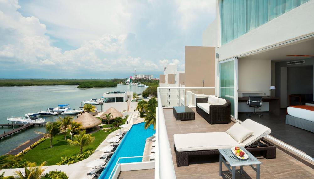 Master Suite - Lagoon View at Real Inn Cancun, photo 3