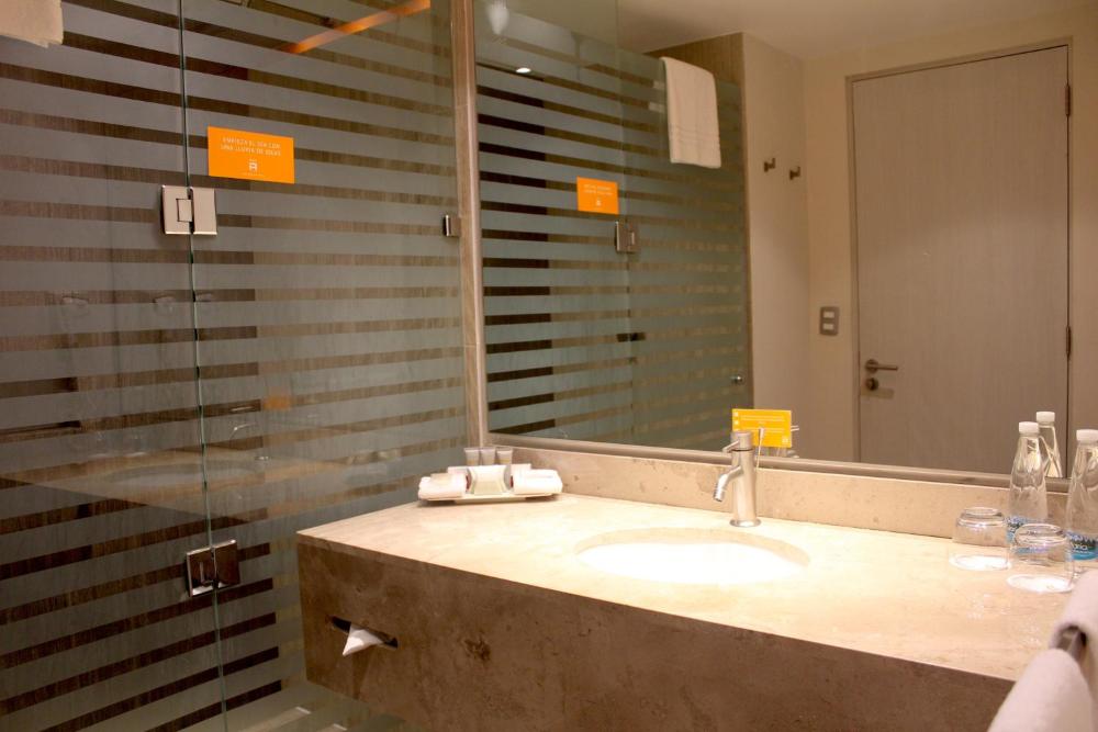 Master Suite - Lagoon View at Real Inn Cancun, photo 5