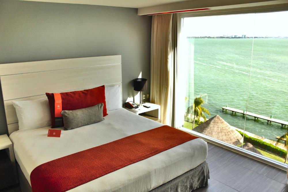 Deluxe King - Lagoon View at Real Inn Cancun, photo 4