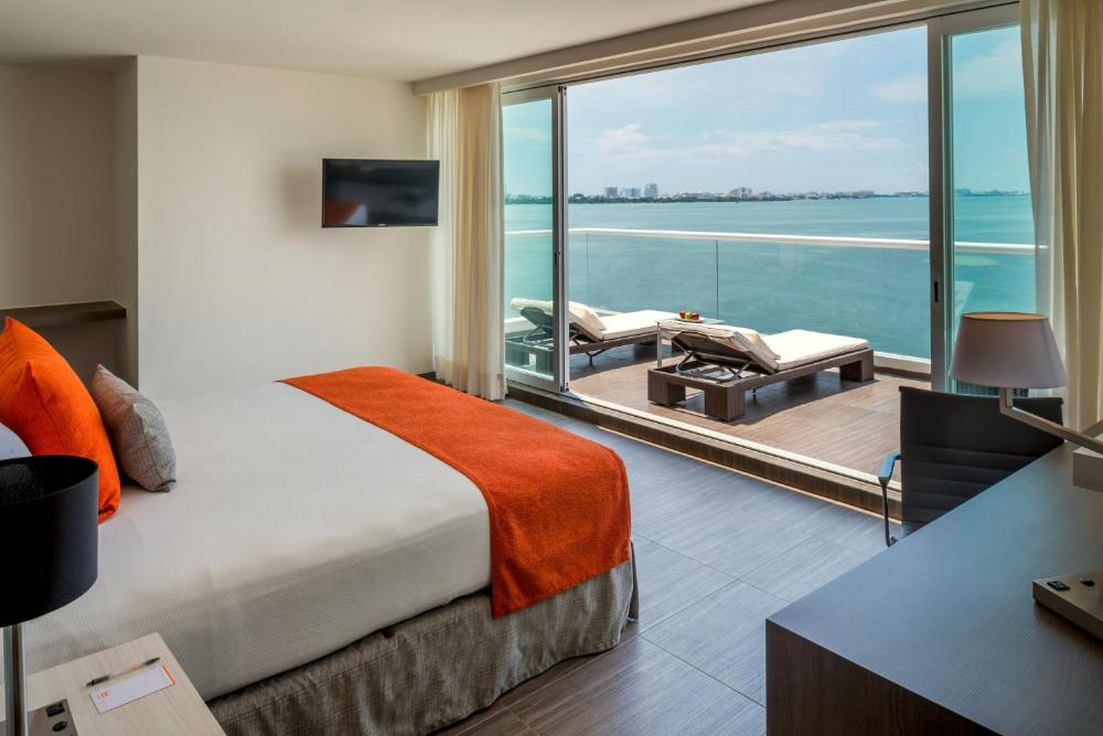 Master Suite - Lagoon View at Real Inn Cancun, photo 4