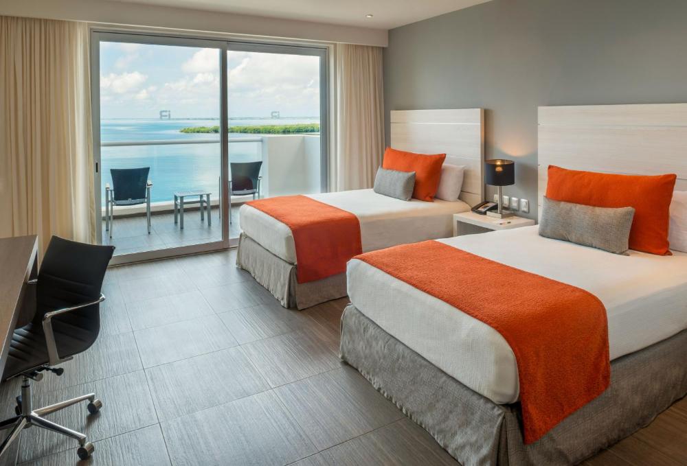 Deluxe Two Beds - Lagoon View at Real Inn Cancun, photo 3