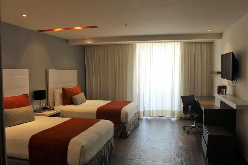 Deluxe Two Beds - Lagoon View